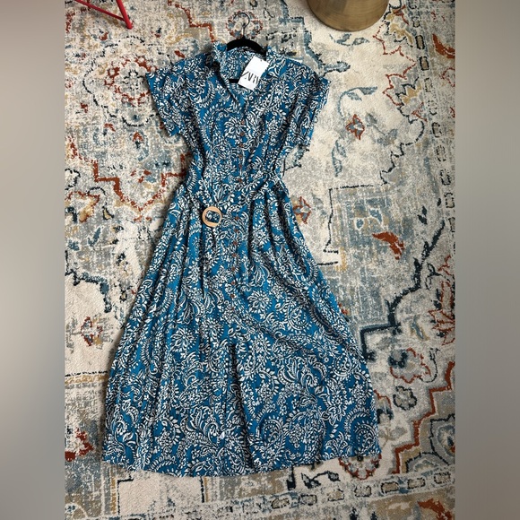 Dress - Picture 1 of 8